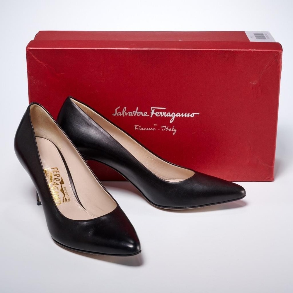 Salvatore Ferragamo Black Leather Pump Heels Shoes Size 6 Made in Italy